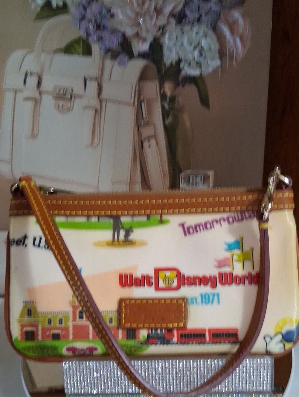 Dooney/Disney Cream & Brown Wristlet ,Hard To Find Like New - Picture 2 of 7